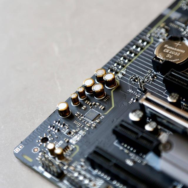 微星MPG Z490 GAMING CARBON WIFI主板开箱小测