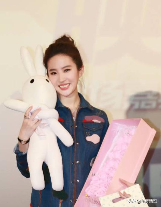 刘诗诗和刘亦菲：简直就是古典美的代表人物，是真美