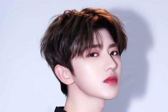 越红越黑，越黑越红，偶像蔡徐坤到底有何种魅