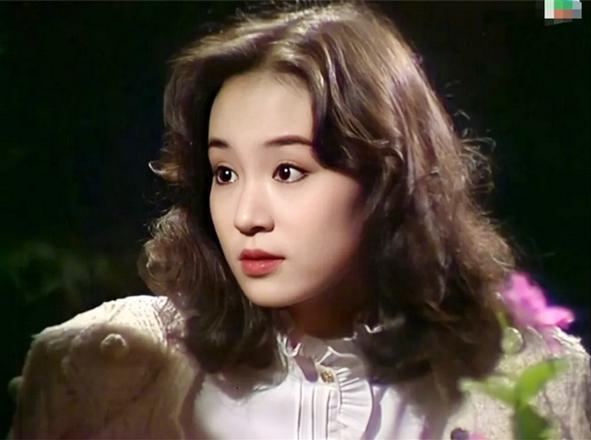 身怀六甲惨遭前任抛弃，老公诡异坠楼身亡，她的人生堪比琼瑶剧