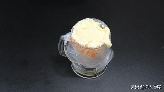 3个鸡蛋，一碗面粉，这个小吃比蛋糕的做法简单，老人小孩都爱吃