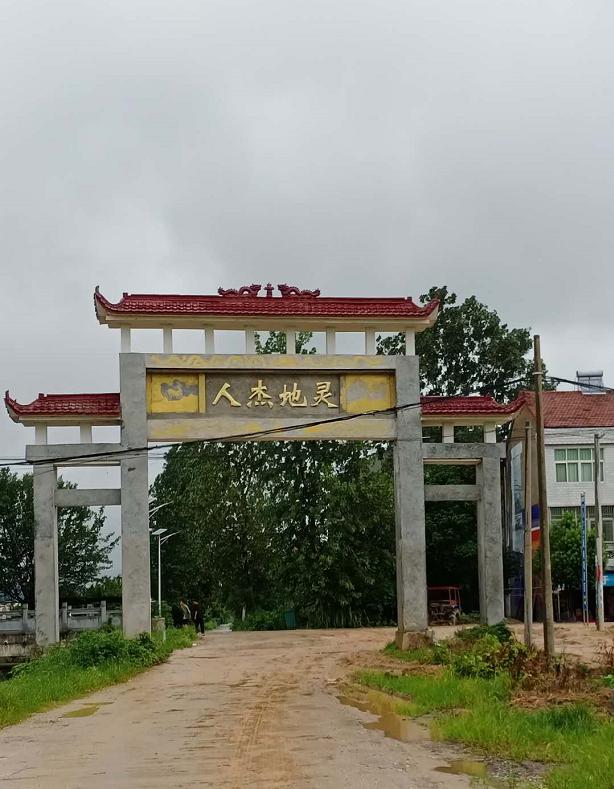 湖北武穴：爱心企业家周江涛向花桥镇刘陆溪受灾村民捐赠生活物资