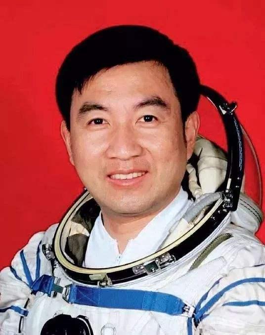 中国航天日｜在为上过天的英雄点赞时，这批特殊航天员也该被记住