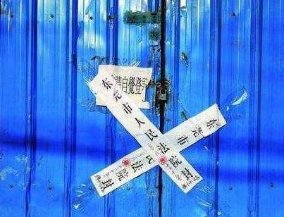 老师傅因抽烟被辞退，临走前把机器摸一遍，半月后老板不知所措