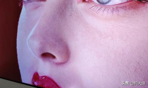 峰米让同行无立足地！150英寸4K电视仅10999元，可看90000部电影