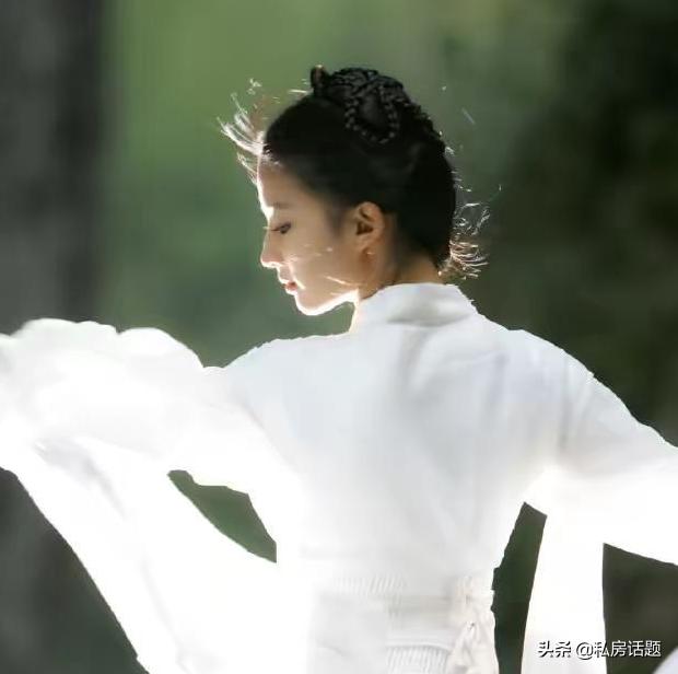 刘诗诗和刘亦菲：简直就是古典美的代表人物，是真美