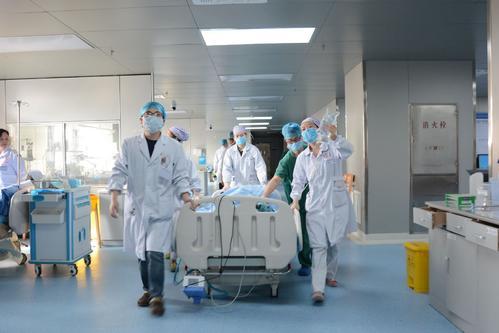 男子不幸撞死自己儿子，50万保费遭拒赔，保险公