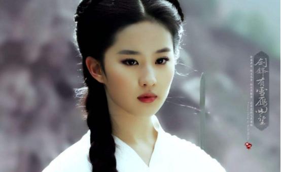 以为刘亦菲已经够美了，在看到她妈妈后，才懂