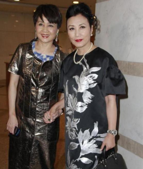 就在4天前风流赌王何鸿燊和“阿姐”汪明荃的关系终于“藏”不住