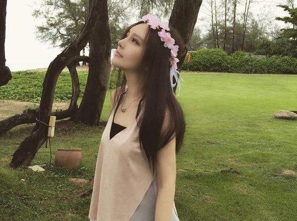 周扬青分手后首晒COS照片，1:1神还原露娜，网友喊话罗志祥：亏了