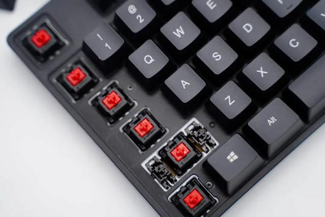 “年轻人的第一把机械键盘”，小米机械键盘到