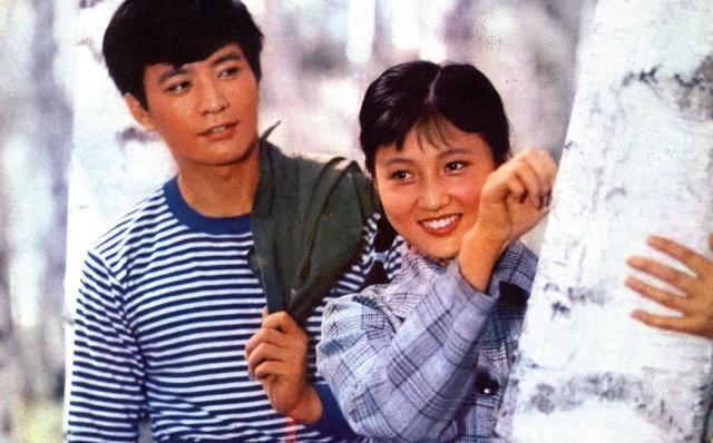 被誉为80代“最帅小生”，曾红过张丰毅，妻在家被抢劫杀害而颓废