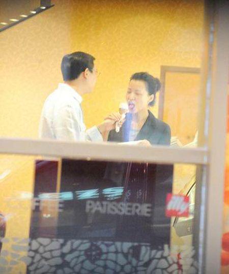 插足婚姻 儿子加入美国国籍 网友：这还是我们认识的董小姐吗？