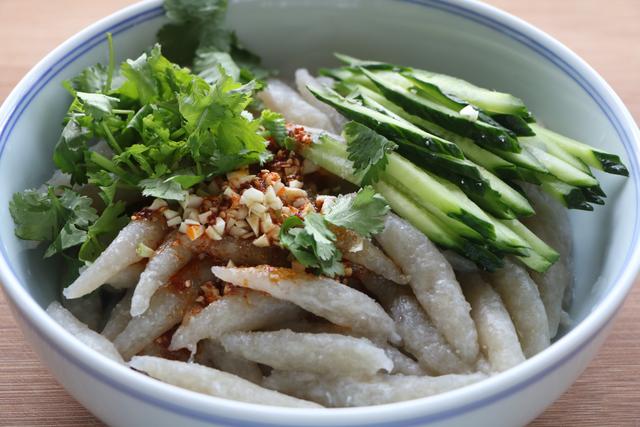 春天，土豆別燉著吃，換個方法拌一拌，開胃解饞，一次2碗不過癮