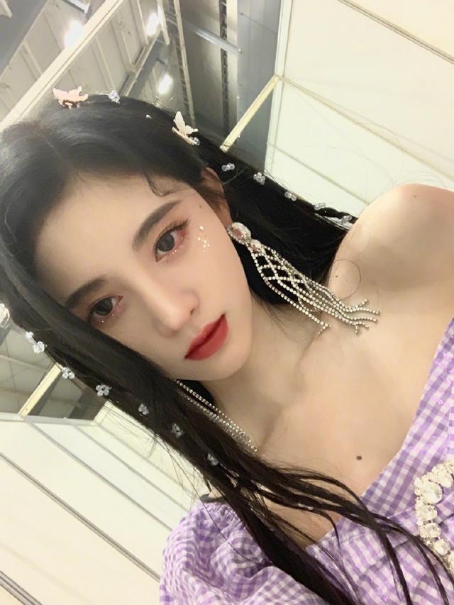 鞠婧：没有刘海的鞠婧祎被指认不出，网友调侃大变活人