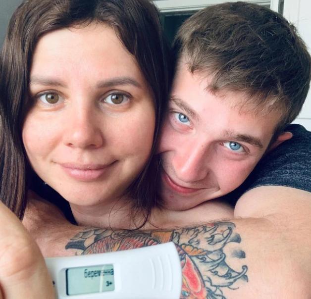 继子|俄罗斯一女网红与继子领证结婚 看着丈夫长大前夫称被亲儿子绿了