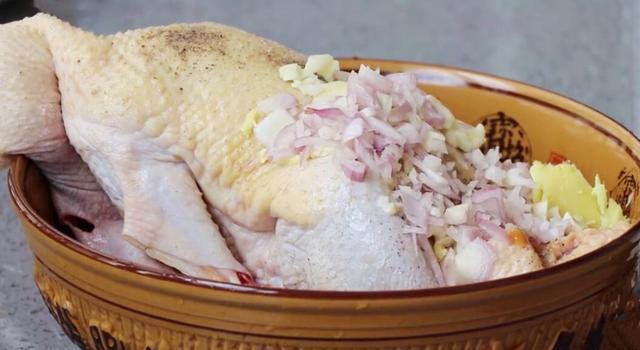 家庭版脆皮烤鸭，教你在家做，有一口锅就可以，皮脆肉嫩，真香