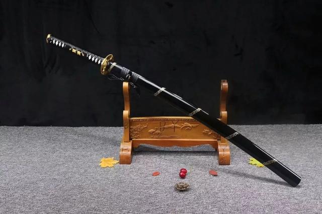 唐刀和日本武士刀相比，谁更强？为什么中国唐刀名气不如日本刀？