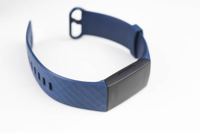 售價(jià)過千的智能手環(huán)強(qiáng)在哪？Fitbit Charge 4告訴你：這就叫專業(yè)