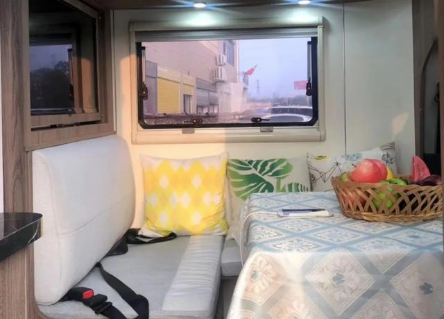 潔晨福特底盤全新小額頭C型房車