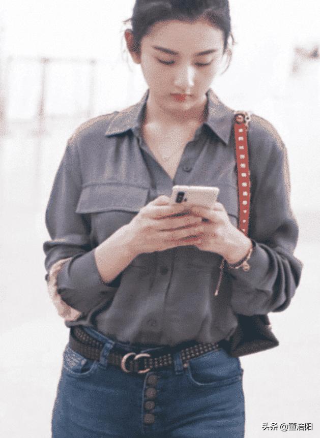 宋祖儿这是什么“神仙发育”, 纤腰五颗扣子撑不起