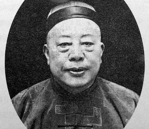 黄金荣有一支秘密部队，都是清一色的美女，为