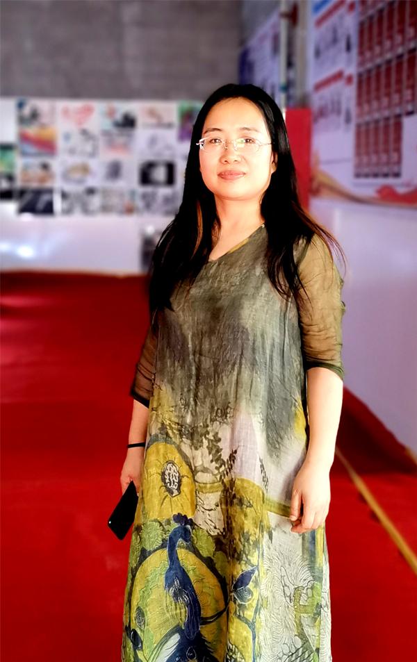 内蒙古巴彦淖尔市第一届中高考美术作品展成功举办