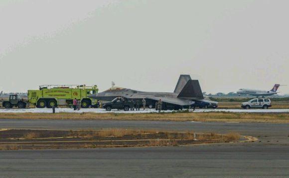 重磅突发！一架参加抗疫飞行表演的F-22A战斗机坠