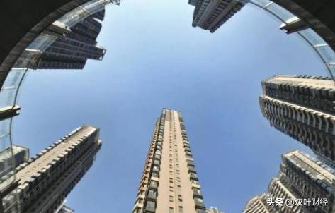 都来摆地摊，高房价惹的祸？