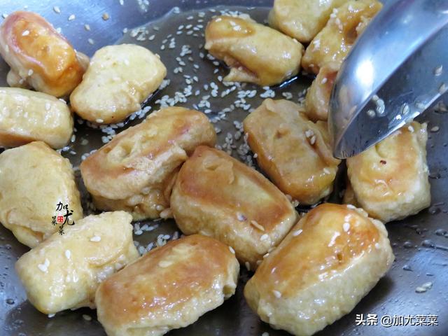年夜饭小吃：分享芋头好吃的做法，加点面粉，香脆糯口，小孩超爱