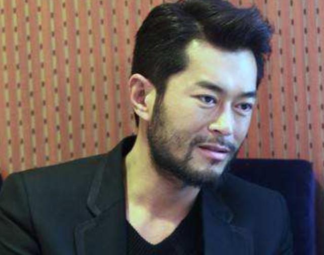 当男神留有胡须后，每一位气质实现大变样，却显得更加成熟稳重