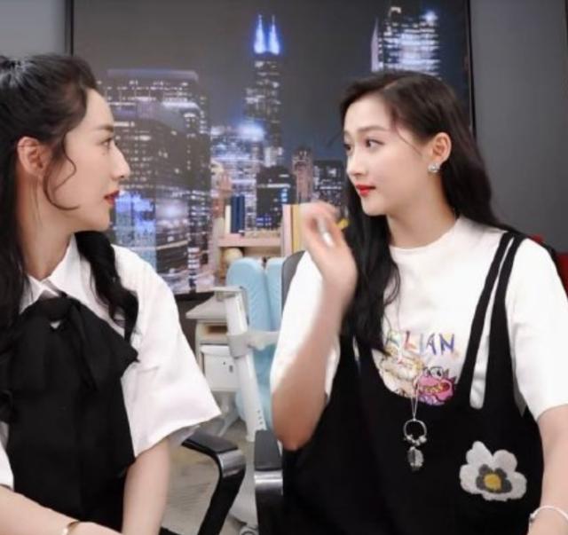 关晓彤现身薇娅直播间，放飞自我变吃货主播，终于没人管我了