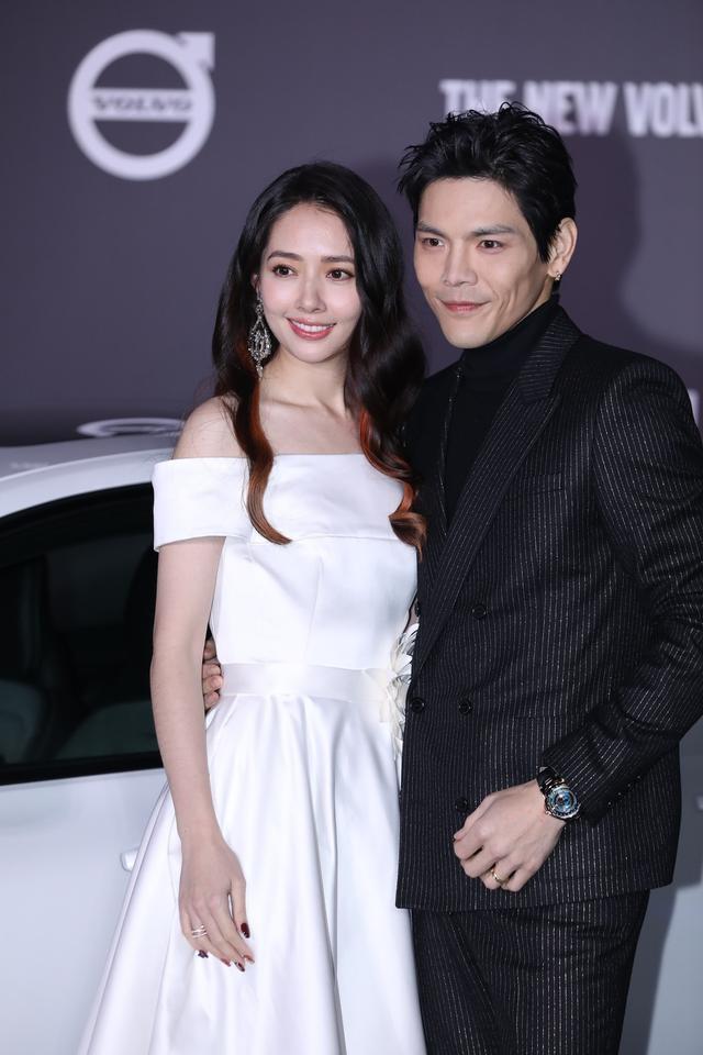 被曝怀孕六个月！著名女星罕见晒近照惹热议：网民直指刻意遮孕肚