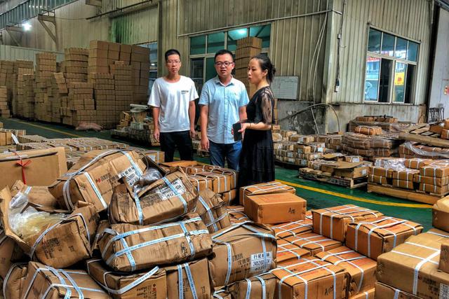 党员干部深化“三服务”助力受灾企业恢复生产
