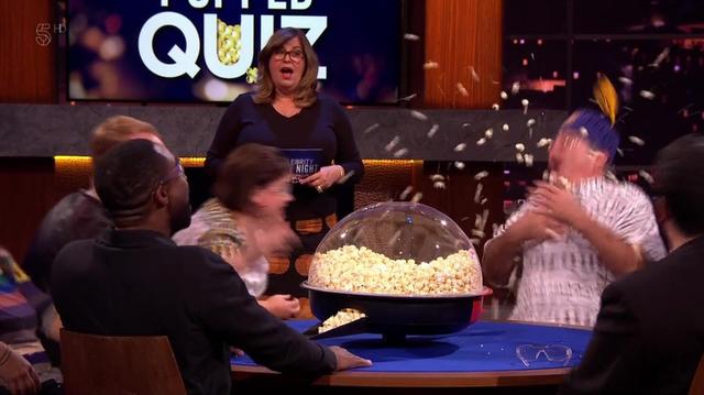 室内“岩浆”滚滚上演搞笑版跑酷，16名喜剧人上