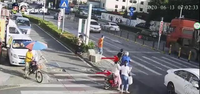 广东深圳龙华区发生一起事件，遇到这种事要注