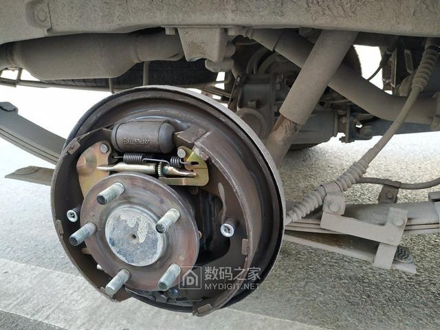 面包车后鼓刹多少公里更换？拆跑了4年65000km的江淮M3后鼓刹看看