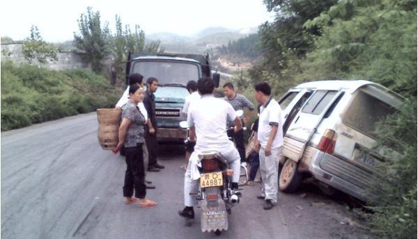 "超车看车头，会车看车尾"是什么意思？老司机：不懂就别开车了