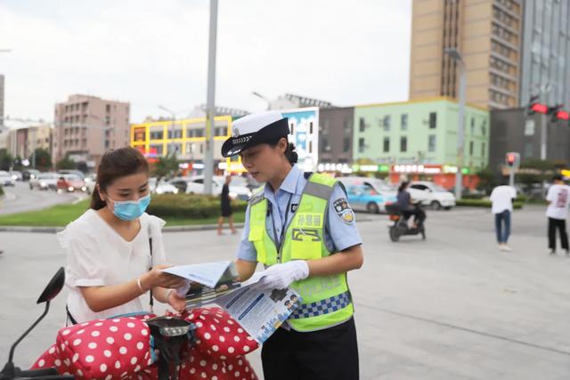 “我走得好好的，你凭什么拦我？”菏泽一市民“怒怼”执勤交警