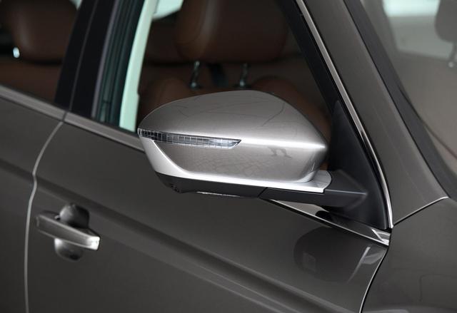 吉利再出“奇招”，比哈弗H6时尚，油耗6.3+四驱