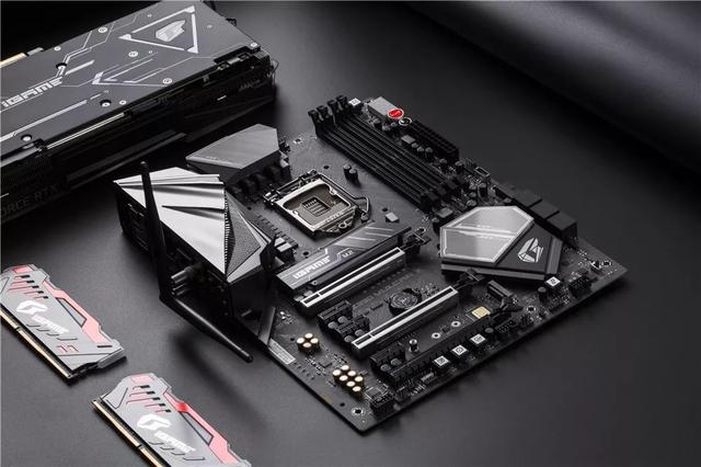 一键超频炫酷RGB灯效！七彩虹iGame Z390 Vulcan X主板评测