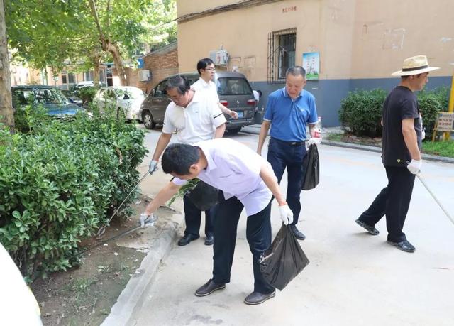 济南新材料产业各部门积极参与卫生大扫除活动