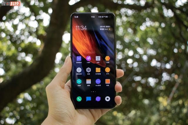 游戏专业性能强，生而强悍 iQOO 3