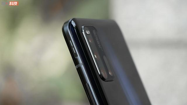 游戏专业性能强，生而强悍 iQOO 3