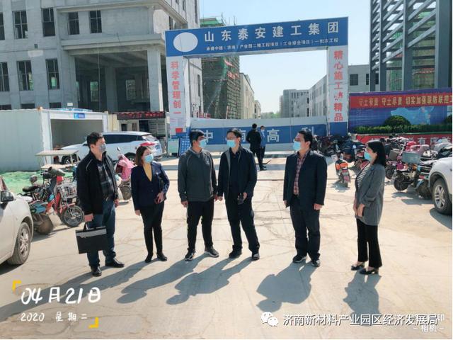区工信局局长巨云兴到园区调研