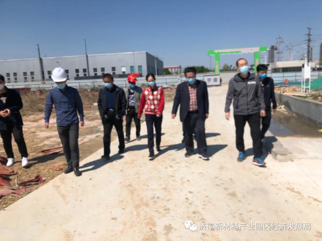 区统计局局长王俊一行到园区调研