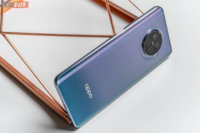 超级玩家配色上新：OPPO Ace2 极光银图赏