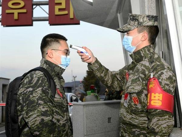 韩国夜店集体感染已致12名军人确诊 1727人被隔离