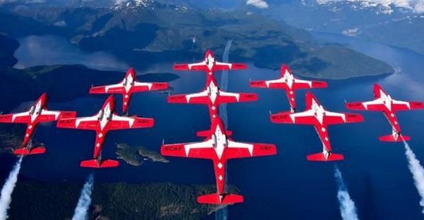 加拿大“雪鸟”飞行表演队一架飞机在西部坠毁