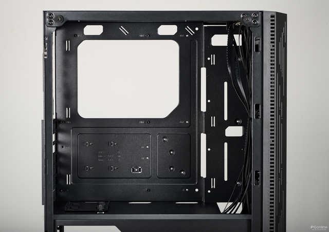 半侧透又贵又丑？200块的全景侧透机箱了解一下